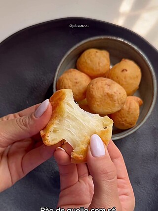 Lanche rápido para a tarde: Pão de queijo com apenas dois ingredientes