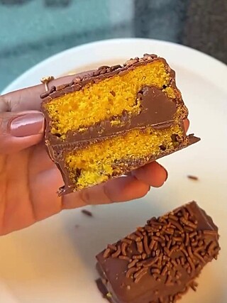 Esse é o melhor jeito que existe de comer bolo de cenoura