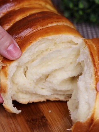 Pão caseiro que já sai fatiado do forno - Aprenda essa receita revolucionária