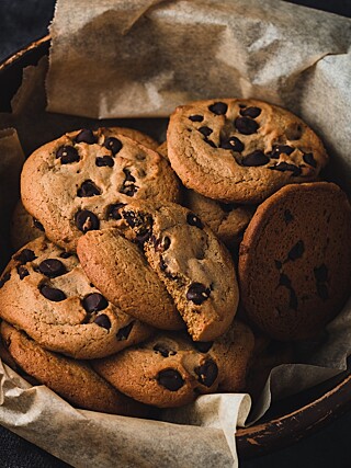 Cookies de chocolate iguais ao da confeitaria com apenas 4 ingredientes