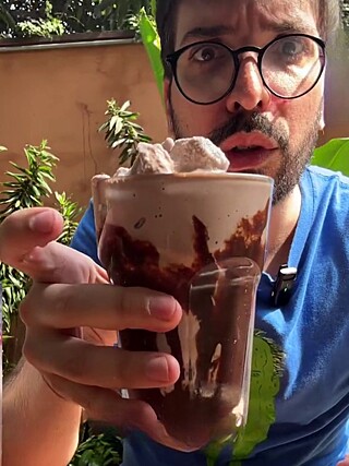 Faça em casa o milkshake de leite congelado que é a cara do verão